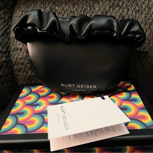 NEW with TAGS KURT GEIGER LONDON KENSINGTON Black Leather WRISTLET BAG With Box - Picture 3 of 6